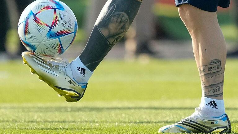 Glosse in Rhöner Mundart zur Fußball-WM: Wird aus dem Sommermärchen nun ein Wintermärchen? Glosse in Rhöner Mundart zur Fußball-WM: Wird aus dem Sommermärchen nun ein Wintermärchen?