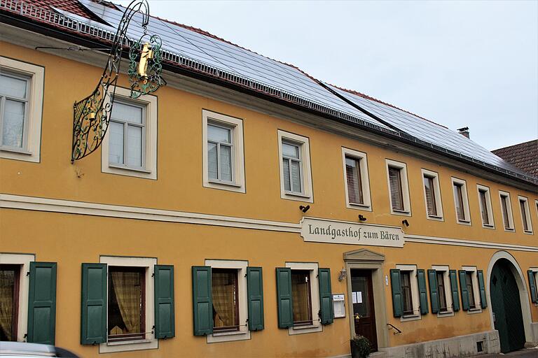 Der Landgasthof Zum Bären in Kleinlangheim hat zugemacht. Der Landgasthof Zum Bären in Kleinlangheim hat zugemacht.