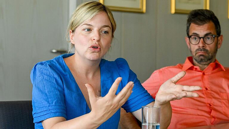 Katharina Schulze: 'In der Migrations- und Integrationspolitik empfinden wir Grüne uns als ordnende Hand zwischen Populismus und der Sachdebatte.' Katharina Schulze: 'In der Migrations- und Integrationspolitik empfinden wir Grüne uns als ordnende Hand zwischen Populismus und der Sachdebatte.'