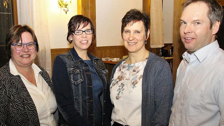 Den Vorstand des Schwarzacher Siedlervereins bilden (von links) Margit Kempf (Kassier), Melanie Rosenberger (Vorsitzende), Heidi Rosenberger (zweite Vorsitzende) und Tino Frank (Schriftführer). Den Vorstand des Schwarzacher Siedlervereins bilden (von links) Margit Kempf (Kassier), Melanie Rosenberger (Vorsitzende), Heidi Rosenberger (zweite Vorsitzende) und Tino Frank (Schriftführer).