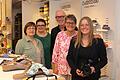 Marions Schuhladen und das Fotostudio Müller feierten die Eröffnung ihrer Geschäfte unter einem Dach (von links): Marion Seit und Petra Zankl von Marions Schuhladen sowie Jürgen, Ute und Tina Müller vom Fotostudio Müller.