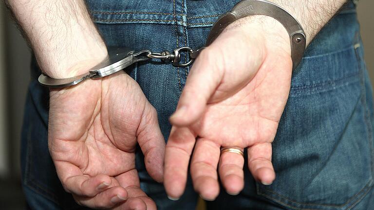 52 Verdächtige hat die Würzburger Polizei im Zusammenhang mit Straftaten von Jugendbanden in der Stadt ermittelt. Die AfD im Landtag wirft den Sicherheitsbehörden dennoch Untätigkeit vor.