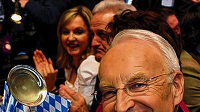 Ex-Ministerpräsident Edmund Stoiber war Gast bei der CSU. Ex-Ministerpräsident Edmund Stoiber war Gast bei der CSU.