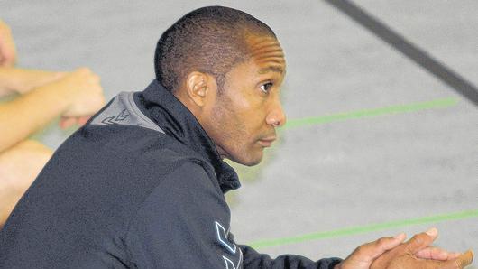 Nach dem Sieg über Dresden fährt der VC Eltmann mit breiter Brust nach Niederviehbach. Spielertrainer Heriberto Quero strebt dabei den zweiten Saisonsieg im zweiten Spiel an. Nach dem Sieg über Dresden fährt der VC Eltmann mit breiter Brust nach Niederviehbach. Spielertrainer Heriberto Quero strebt dabei den zweiten Saisonsieg im zweiten Spiel an.