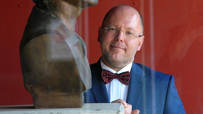 Neuer Schulleiter für das Jack-Steinberger-Gymnasium: Markus Arneth wurde am Freitag offiziell in sein Amt eingeführt.
