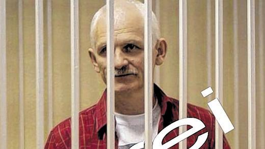Ales Bialiatski ist frei: Die Schweinfurter Gruppe von amnesty international hat den weißrussischen Menschenrechtler jahrelang betreut. Viele Bürger haben die Forderung, ihn frei zu lassen, mit ihrer Unterschrift unterstützt. Ales Bialiatski ist frei: Die Schweinfurter Gruppe von amnesty international hat den weißrussischen Menschenrechtler jahrelang betreut. Viele Bürger haben die Forderung, ihn frei zu lassen, mit ihrer Unterschrift unterstützt.