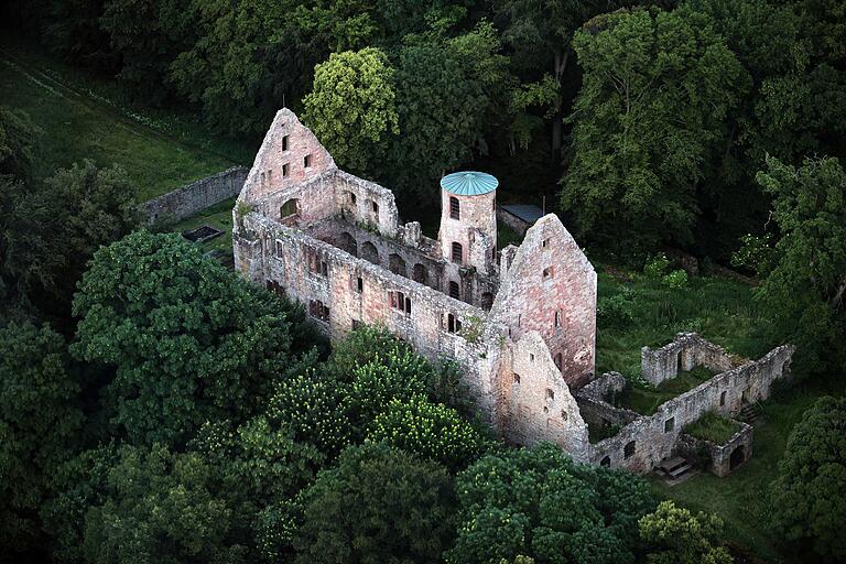 Die Ruine Schönrain aus der Luft (Bild von 2016).