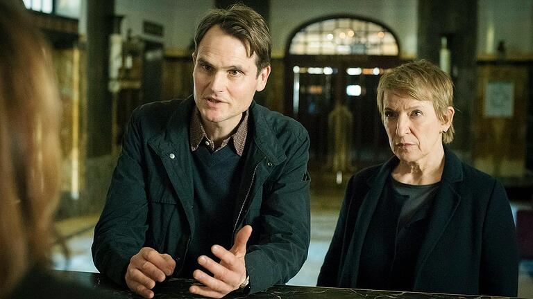 Im neuen Franken-'Tatort' spielt Nikolai Will einen wichtigen Zeugen für die Kommissare Felix Voss (Fabian Hinrichs, links) und Paula Ringelhahn (Dagmar Manzel). Bringt er die Kommissare auf die richtige Spur?