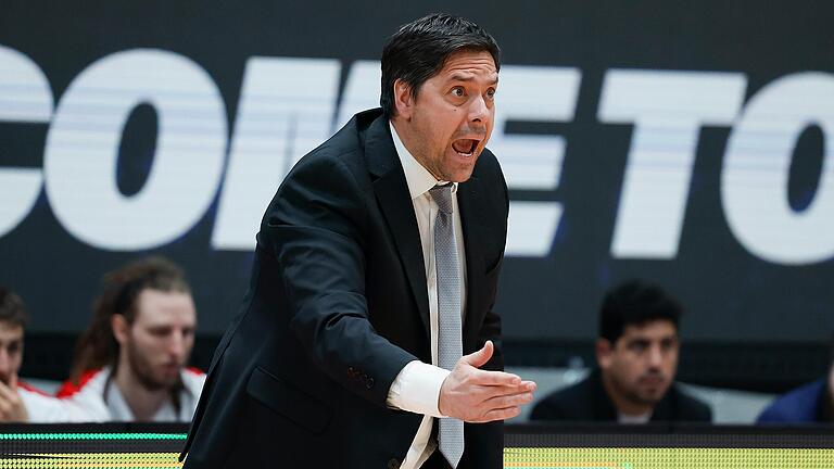 Sasa Filipovski hat seinen Kader komplett. Der Headcoach der Würzburger Basketballer erwartet sein komplettes Team bereits am Montag zum Trainingsauftakt in der Halle.