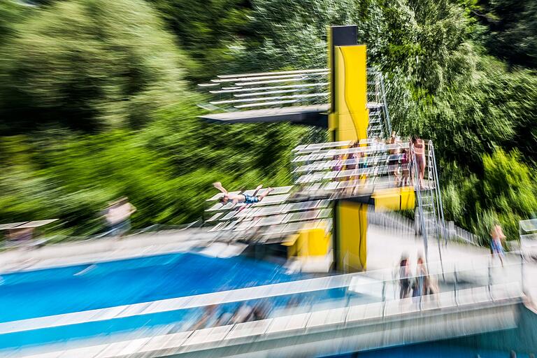 Das Freibad Haßfurt heizt mithilfe eines Blockheizkraftwerkes und einer Biogasanlage