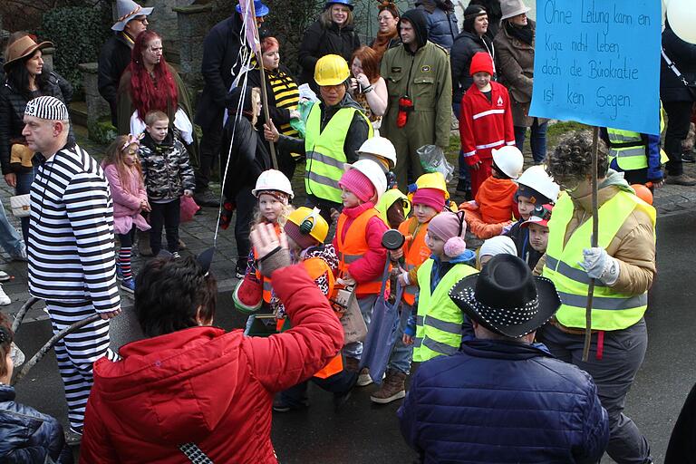 Ihren Umbau fanden die Kleinsten vom Kindergarten Neubrunn gut, 'aber ohne Leitung geht es nicht und die Bürokratie ist kein Segen.'