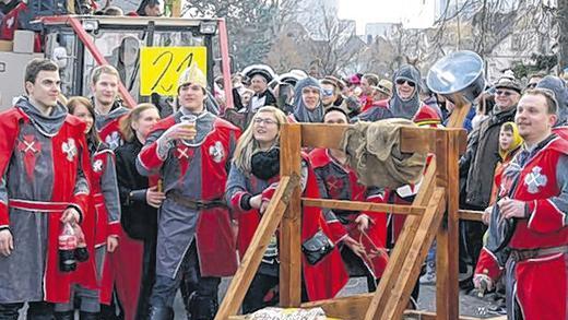 Katapult: Die Gössenheimer Burgritter verschossen Bonbons.