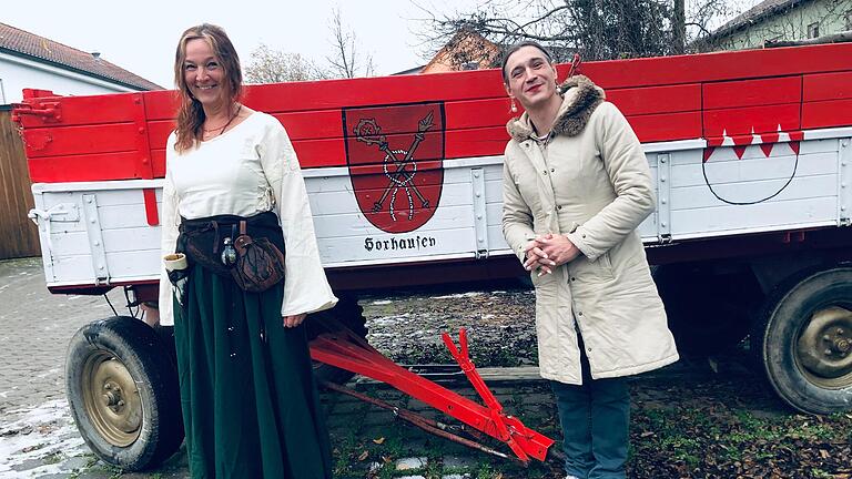 Horhausen feiert 2023 seinen 1000. Geburtstag. Dann gibt es auch ein Historienspektakel. Dessen Hauptorganisatorinnen sind Kathrin Kluge-Dorsch (links) undLina-Marie Janke