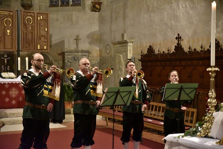 Fanfarenbläser des Spielmannszuges aus Hofheim eröffneten den Gottesdienst.