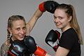 Noch trainieren Kerstin Wiedermann (links) und Lea Ohmüller. Am Samstag, 30. Novmeber, wird es ernst. Beide steigen dann bei der Box-Gala des Fightclub Grünsfeld in den Ring.