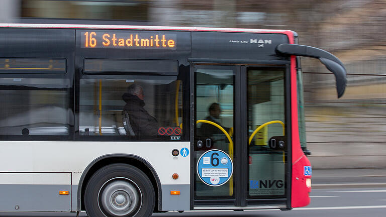 Ab dem 1. August können Schüler und Auszubildende den gesamten öffentlichen Nahverkehr des Verkehrsverbunds Mainfranken ein Jahr lang für 365 Euro nutzen.