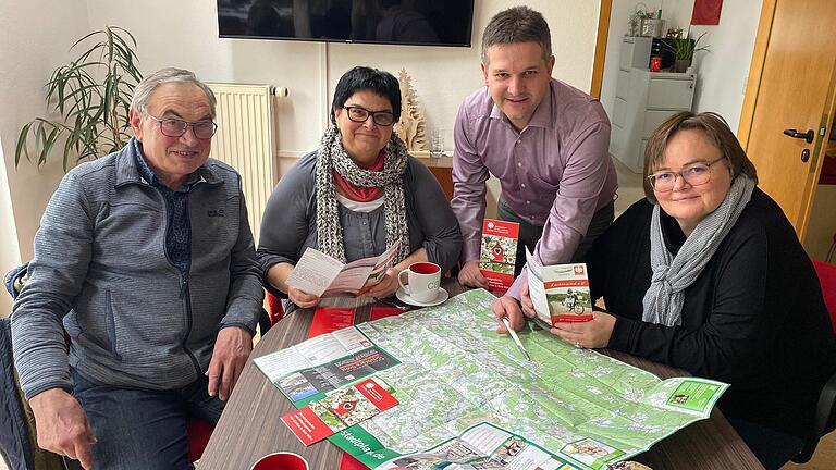 Sie warnen, dass die kostenlose Beratung der Caritas in Gefahr ist: Manfred Marold (Leiter Kreuzbundgruppe Lohr), Gabriele Kimmel (Vorsitzende des neuen Fördervereins Rückenwind), Florian Schüßler (Geschäftsführer des Caritasverbandes MSP) und Gerlinde Smutny (Allgemeiner sozialer Beratungsdienst).