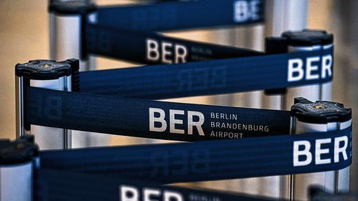 Ewiges Hin und Her: Der Bau des Berliner Flughafens ist eine Geschichte der Pannen und der schlechten Organisation. Ewiges Hin und Her: Der Bau des Berliner Flughafens ist eine Geschichte der Pannen und der schlechten Organisation.