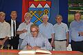 Eintrag ins Gästebuch der Gemeinde Kolitzheim:
Jean Fernandez, Vorsitzender des Partnerschaftskomittees der Gemeinde Neuf Chatel en Saosnois, Bürgermeister Horst Herbert, Gottlieb Rappert, Vors. des Partnerschaftskomittees Kolitzheim, Gilbert Lava,issiere, Partnerschaftskomitee St. Remy du Val, Robert Feldner, Partnerschaftskomitee Kolitzheim, Jean Guibert, Bürgermeister Neuf Chatel en Saosnois, und Philippe Herie de la Harrie, Gemeinderat St. Remy du Val,