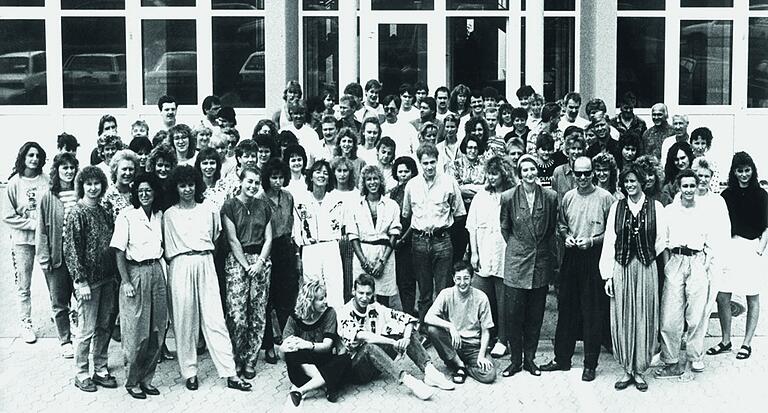1989 feierten diese Mitarbeiter die Eröffnung der Firmenzentrale in Rottendorf. 1989 feierten diese Mitarbeiter die Eröffnung der Firmenzentrale in Rottendorf.