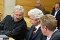 Selbst die Rechtsanwälte Norman Jacob (links) und Michael Schulze (rechts) waren gestern überrascht von der Revision gegen das Urteil gegen Ex-Oberbürgermeister Karl Heinz Laudenbach (Mitte). Foto: Archiv/Bartl       -  Selbst die Rechtsanwälte Norman Jacob (links) und Michael Schulze (rechts) waren gestern überrascht von der Revision gegen das Urteil gegen Ex-Oberbürgermeister Karl Heinz Laudenbach (Mitte). Foto: Archiv/Bartl