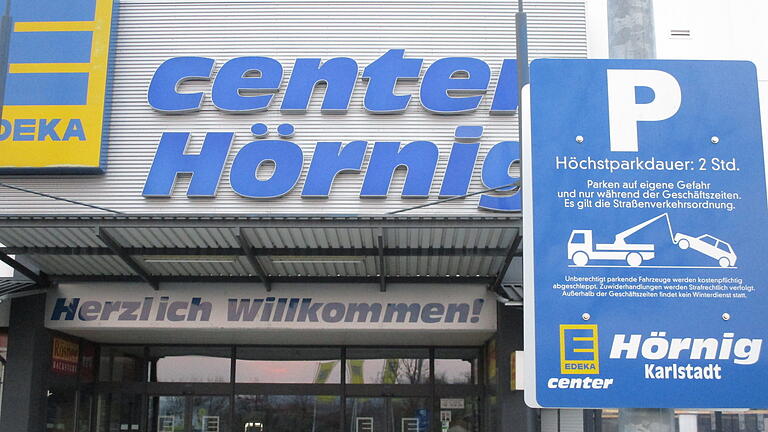 Der Parkplatz vor dem E-Center.