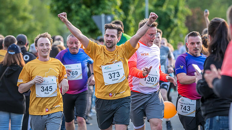 Krick Firmenlauf in Eibelstadt       -  Rund 1400 Menschen nehmen am Mittwoch (17.05.23) beim 9. Krick Firmenlauf in Eibelstadt (Landkreis Würzburg) teil.