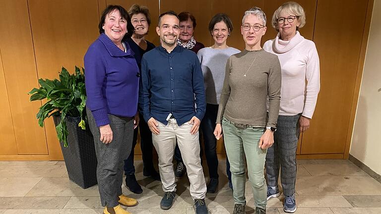 Führen die Geschicke des Förderverein Volkacher Bäder: (von links) &nbsp;Maria Goodwin, Margit Brandl, Cengiz Zarbo, Elisabeth Fuß, Katja Stöhr, Tanja Langer und Inge Winkelmann.