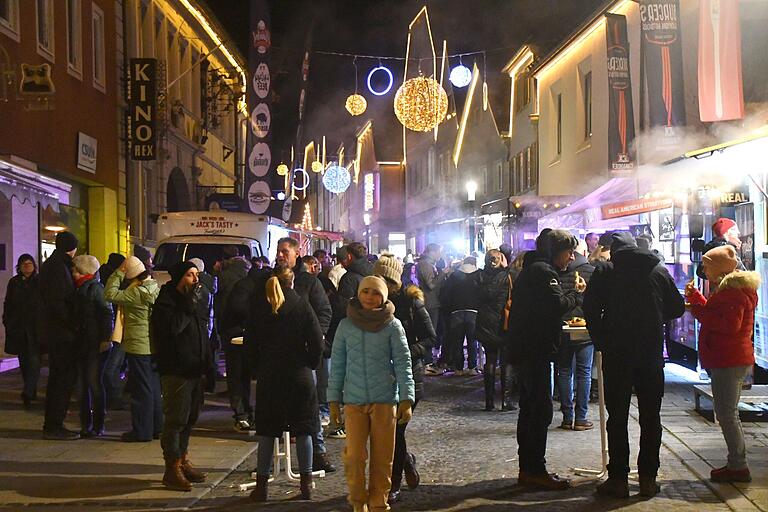 Jede Menge los war am langen Freitag und beim Weihnachtsmarkt in Bad Neustadt. Jede Menge los war am langen Freitag und beim Weihnachtsmarkt in Bad Neustadt.