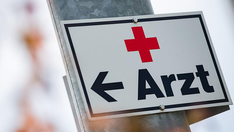 Hausärzte       -  Manche Menschen brauchen bei einer Mykoplasmen-Infektion spezielle Antibiotika, um wieder gesund zu werden. (Symbolbild)