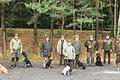 Im Bild zu sehen sind von links nach rechts Ausbildungsleiter und Prüfungsrichter Rainer Saal mit seinem Hund, Kreisgruppenvorsitzender Thomas Schmitt, Michael Friesch mit seinem Border Terrier Rüden, Ausbildungsleiter Björn Krämer mit seinem Hund, Udo Stenzel mit seinem Deutsch Jagd Terrier Rüden, Prüfungsrichter Bernd Floth, &quot;Juniorhelfer&quot; Hannes Kleinhenz mit seinem Hund, Hans-Günther Kessler mit seiner Slovensky Kopov Hündin, Torsten Wolf mit seinem Deutsch Drahthaar Rüden, Revieraufseher Gerd Fleckenstein, Winfried Wetterich mit seiner Deutsch Drahthaar Hündin, Prüfungsrichter Dr. Günter Fischer mit seinem Hund, Wolfgang Handwerk mit seinem Alpenländischen Dachsbracken Rüden und Andreas Geyer mit seiner Deutsch Kurzhaar Hündin.