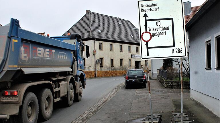 Immer noch gesperrt ist die Ortsdurchfahrt in Wiesentheid.