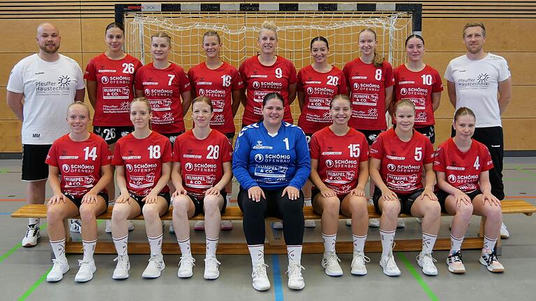 Die HSG Pleichach geht mit Ivo Groksch (hinten rechts) als neuem Trainer in die Saison. Die HSG Pleichach geht mit Ivo Groksch (hinten rechts) als neuem Trainer in die Saison.