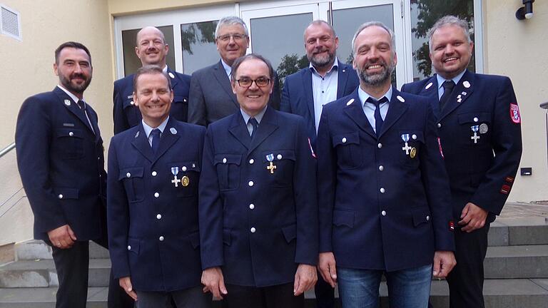 Ausgezeichnete Bolzhäuser Wehrleute. Im Bild (vorne, von links) Udo Landsmann, Erich Reuß und Sebastian Jörg sowie (hinten, von links) Christian Buchholz, Markus Dürr, Heribert Neckermann, Thomas Eberth und Florian Baier. Ausgezeichnete Bolzhäuser Wehrleute. Im Bild (vorne, von links) Udo Landsmann, Erich Reuß und Sebastian Jörg sowie (hinten, von links) Christian Buchholz, Markus Dürr, Heribert Neckermann, Thomas Eberth und Florian Baier.