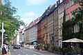 Ein Blick auf die Fassaden der Neubaustraße: Stadtheimatpfleger Hans Steidle erkundet am Tag des offenen Denkmals Geheimnisse der Innenstadt.