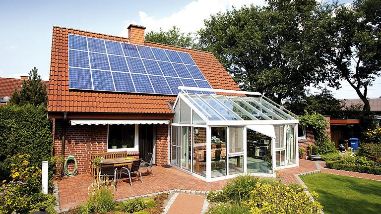 Der Grünen-Landtagsabgeordnete Patrick Friedl freut sich, dass auch die CSU den Bau von&nbsp; Solaranlagen jetzt wieder stärker fördern möchte.