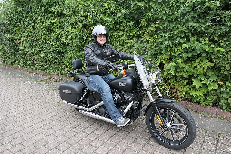 Thomas Helbling ist großer Harley-Davidson-Fan. Doch die Amtsgeschäfte als Bürgermeister der Stadt Bad Königshofen lassen dafür nicht allzu viel Zeit. Thomas Helbling ist großer Harley-Davidson-Fan. Doch die Amtsgeschäfte als Bürgermeister der Stadt Bad Königshofen lassen dafür nicht allzu viel Zeit.