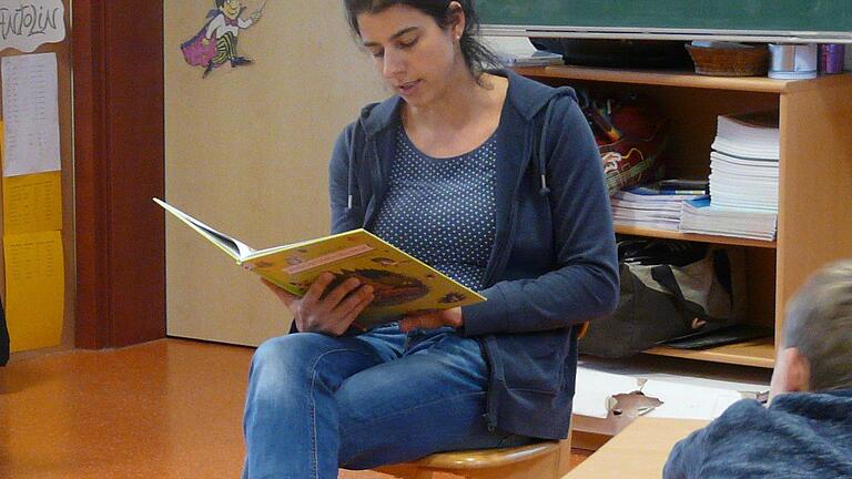Sabrina Sendelbach unterhielt die aufmerksamen Kinder. Sabrina Sendelbach unterhielt die aufmerksamen Kinder.