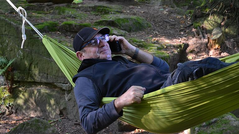 Heinz Zippelius in der Pause. Er ist Park- und Hausmeister am Schwanberg, Schlossparkführer und Schlossparkerhalter. Heinz Zippelius in der Pause. Er ist Park- und Hausmeister am Schwanberg, Schlossparkführer und Schlossparkerhalter.