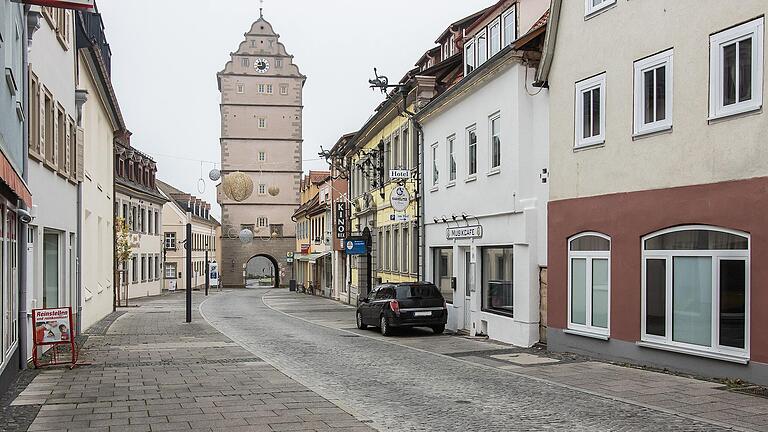 &nbsp;'Was sagt man den Einzelhändlern, die die Hohnstraße offen haben wollen?' Diese Frage wurde im Bad Neustädter Stadtrat diskutiert.