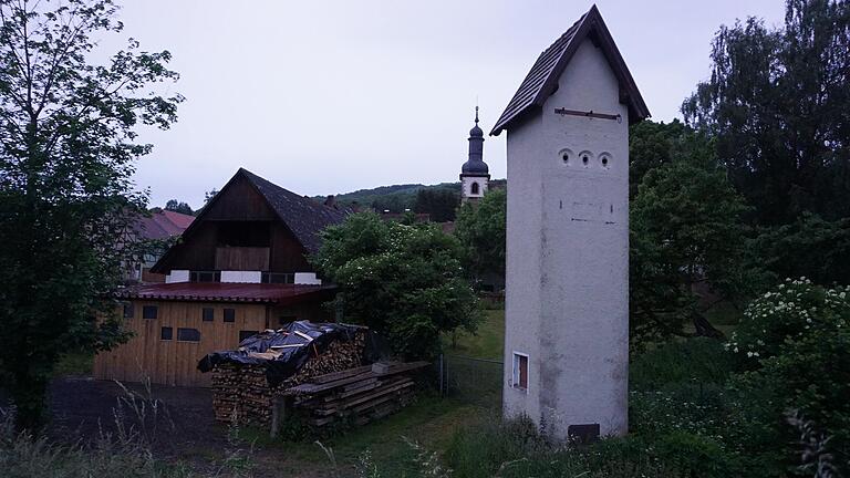 Das ehemalige Trafohäuschen in Rüdenschwinden soll zum Vogelhaus umgebaut werden.