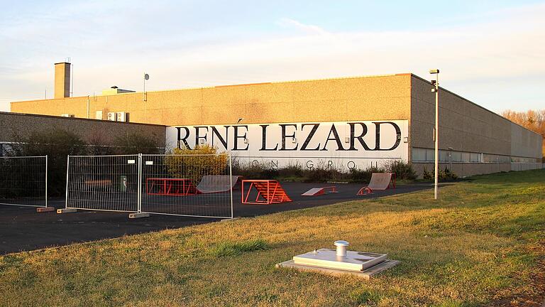 Das ehemalige Betriebsgelände der Firma René Lezard in Stadtschwarzach will die Firma DLH zum Gewerbepark mit einer großen Logistikhalle und vier kleineren Gewerbehallen umfunktionieren.