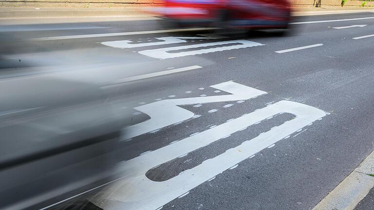 Die Hürden bei der Einführung von Tempo-30-Zonen sind in Deutschland nach wie vor hoch. In Kitzingen will man nun andere Wege gehen.