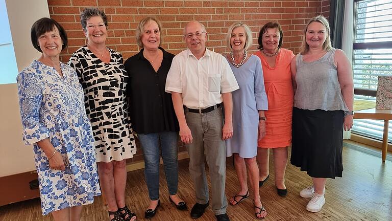 Foto von links: Elisabeth Weispfennig, Franziska Bickel, Elisabeth Maskos,  Prof. Dr. Winfried Wilke, Inge Weigand,  Isabella laCour, Anne Wolf-Montag.