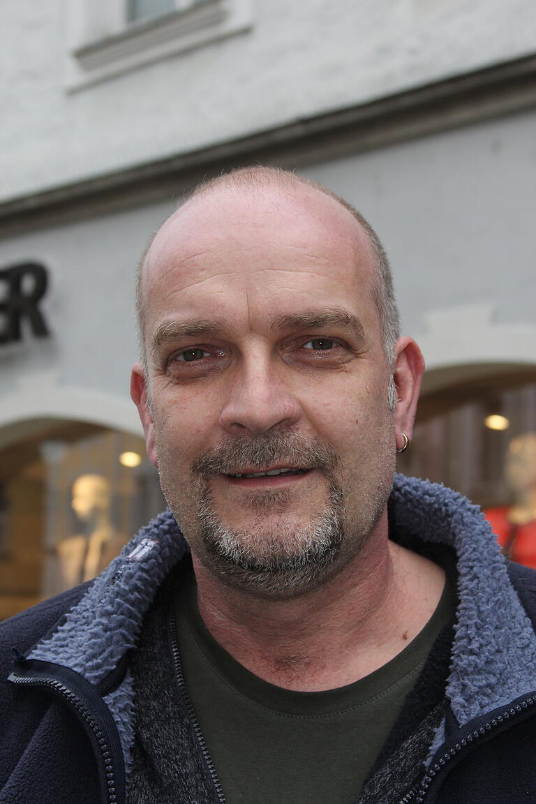 Torsten Süß, 48, Kitzingen: Viele machen sich nicht die Mühe, einen Organspendeausweis zu beantragen. Durch Spahns Gesetzesvorlage wären mehr Organe zur Transplantation zur Verfügung gestanden. Ich wäre dafür gewesen. Torsten Süß, 48, Kitzingen: Viele machen sich nicht die Mühe, einen Organspendeausweis zu beantragen. Durch Spahns Gesetzesvorlage wären mehr Organe zur Transplantation zur Verfügung gestanden. Ich wäre dafür gewesen.