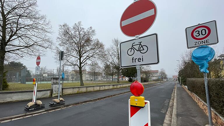 Die Probephase für die Einbahnregelung in der Johann-von-Korb-Straße in Karlstadt endet am 6. März. Die Probephase für die Einbahnregelung in der Johann-von-Korb-Straße in Karlstadt endet am 6. März.
