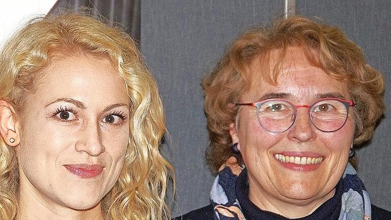 Sabrina Keßler ist die neue Quellenkönigin 2024 und stellte sich dem Verein der Freunde und Förderer des Rakoczy-Festes Bad Kissingen e. V . vor. Rechts: Anna Krug ist neue 1. Vorsitzende des Vereins. - Sabrina Keßler ist die neue Quellenkönigin 2024 und stellte sich dem Verein der Freunde und Förderer des Rakoczy-Festes Bad Kissingen e. V . vor. Rechts: Anna Krug ist neue 1. Vorsitzende des Vereins. Sabrina Keßler ist die neue Quellenkönigin 2024 und stellte sich dem Verein der Freunde und Förderer des Rakoczy-Festes Bad Kissingen e. V . vor. Rechts: Anna Krug ist neue 1. Vorsitzende des Vereins. - Sabrina Keßler ist die neue Quellenkönigin 2024 und stellte sich dem Verein der Freunde und Förderer des Rakoczy-Festes Bad Kissingen e. V . vor. Rechts: Anna Krug ist neue 1. Vorsitzende des Vereins.