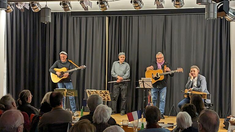 Auf der Kulturbühne 'Alte Feuerwehr' in Gerbrunn erwartet das Publikum 'eine bunte Mischung' an Kultur. Im Bild ein Auftritt der Gruppe 'Laridée' mit französischem Folk. Auf der Kulturbühne 'Alte Feuerwehr' in Gerbrunn erwartet das Publikum 'eine bunte Mischung' an Kultur. Im Bild ein Auftritt der Gruppe 'Laridée' mit französischem Folk.