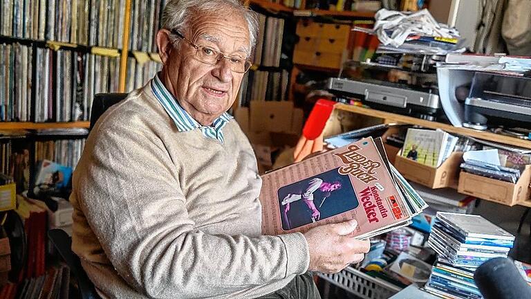Hier bewahrt er all seine Platten und CDs auf: Ado Schlier im Aufnahmestudio seines Würzburger Wohnhauses. Hier bewahrt er all seine Platten und CDs auf: Ado Schlier im Aufnahmestudio seines Würzburger Wohnhauses.