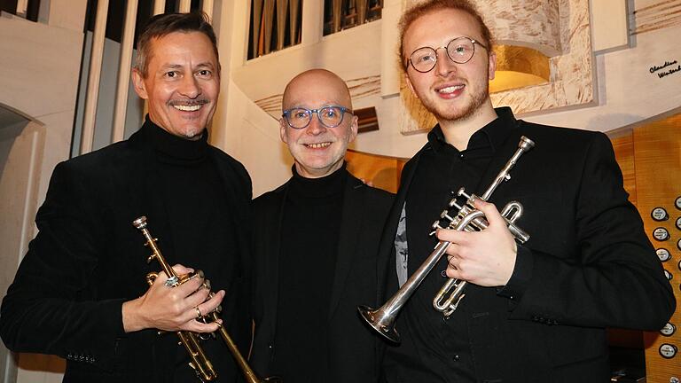 Ein klangschönes Trio: Robert Hofmann, Rainer Aberle und Linus Fehn, die mit ihrer Musik zum Jahresausklang begeisterten.